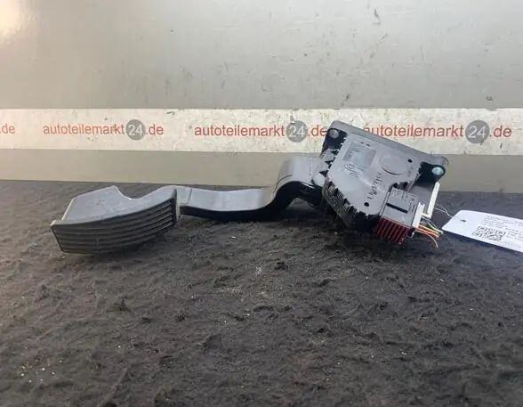 In De Mode Gaspedaal OPEL Adam (M13)