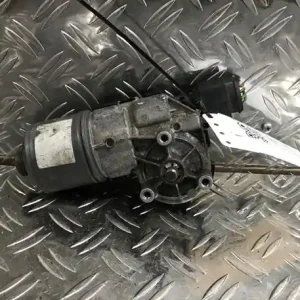 In De Mode Ruitenwissermotor VW Golf IV (1J1)